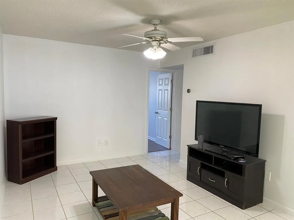 340 NW 19th St, #207