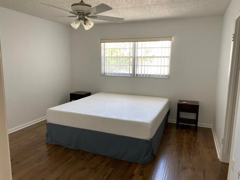 340 NW 19th St, #207