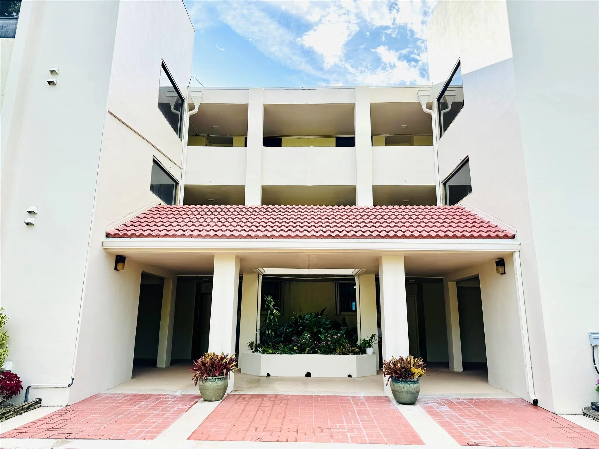 112 Lake Emerald, #206