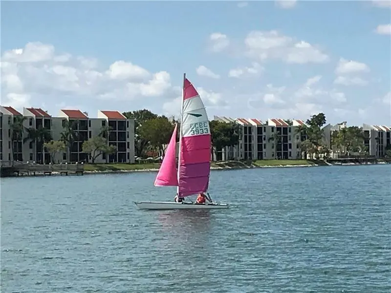112 Lake Emerald, #206
