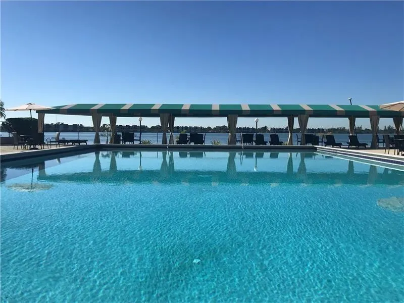112 Lake Emerald, #206