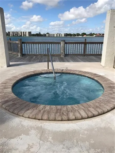 112 Lake Emerald, #206