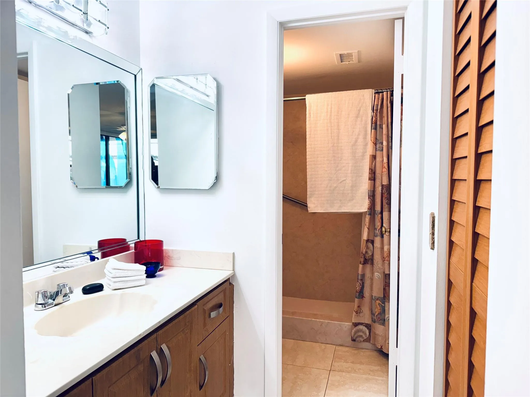 112 Lake Emerald, #206