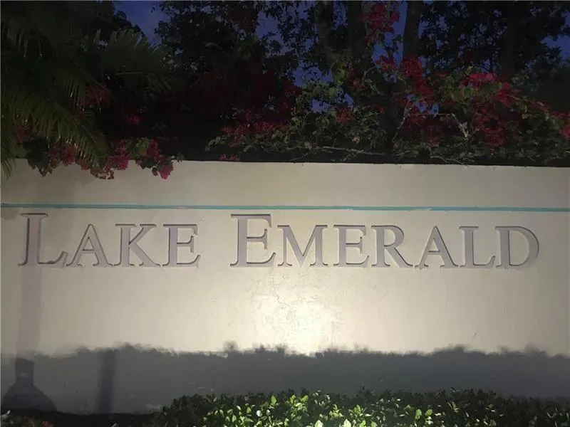 112 Lake Emerald, #206