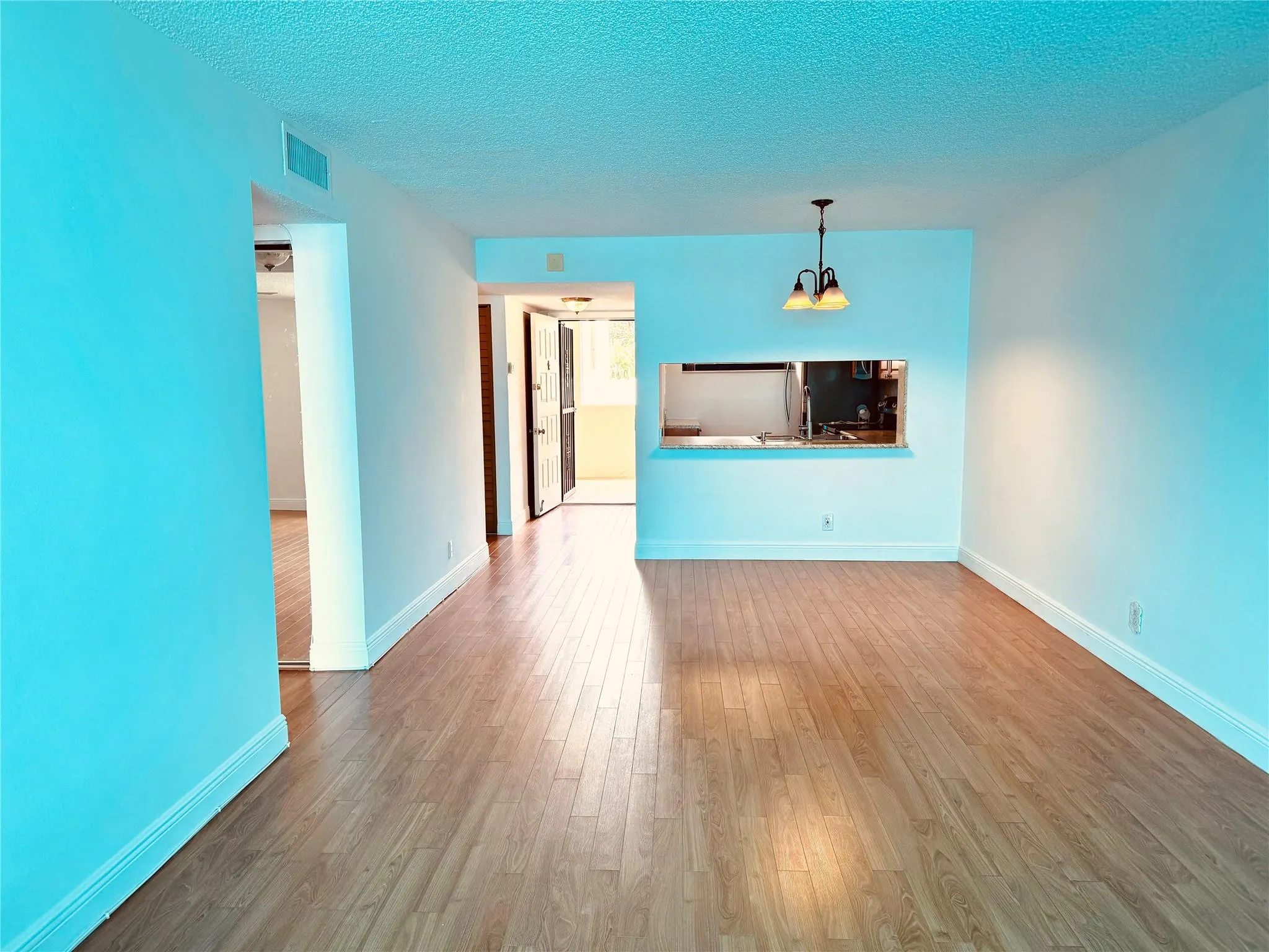 112 Lake Emerald, #206