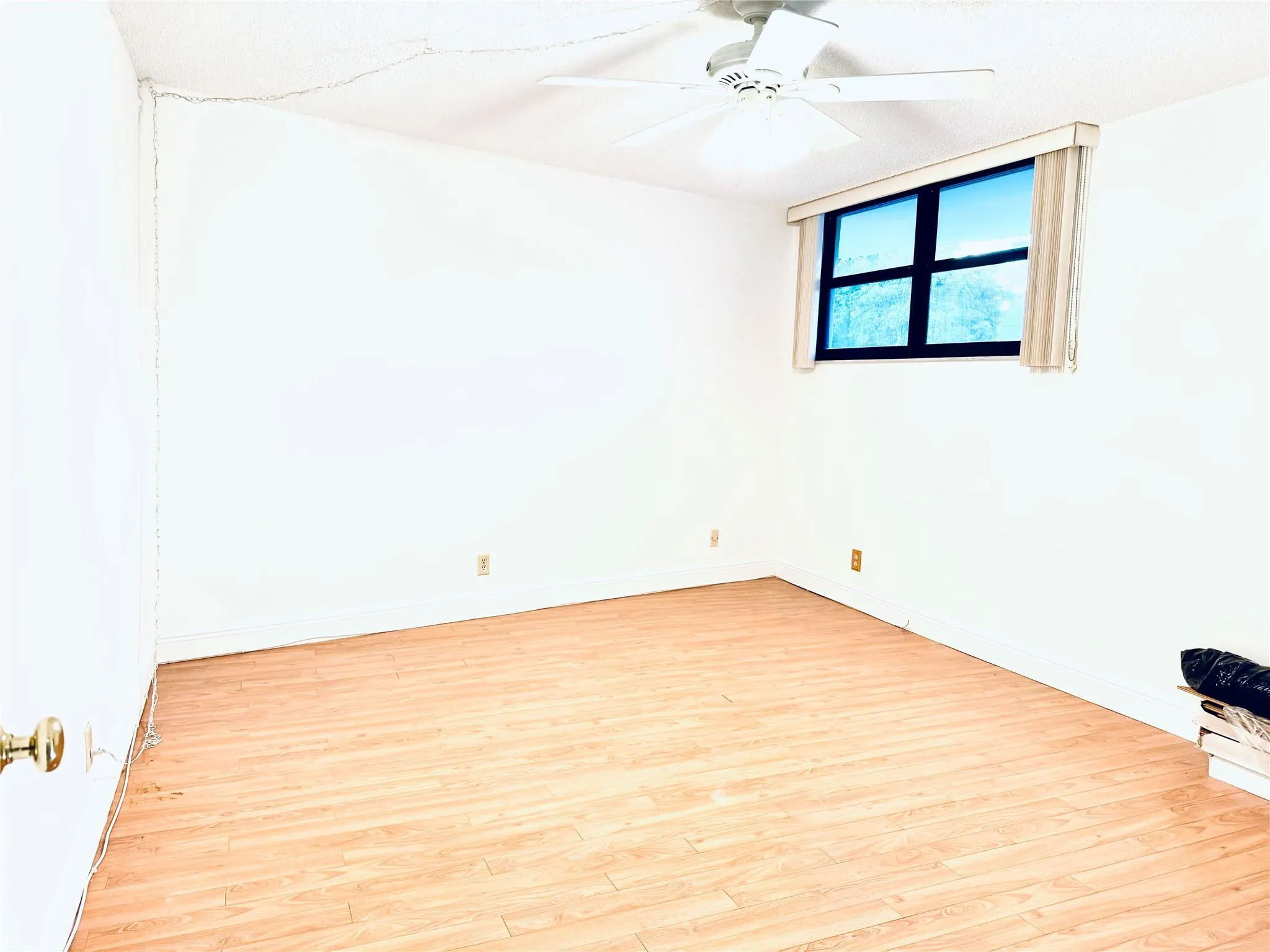 112 Lake Emerald, #206