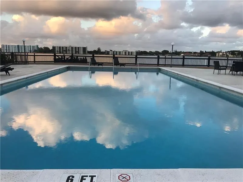 112 Lake Emerald, #206