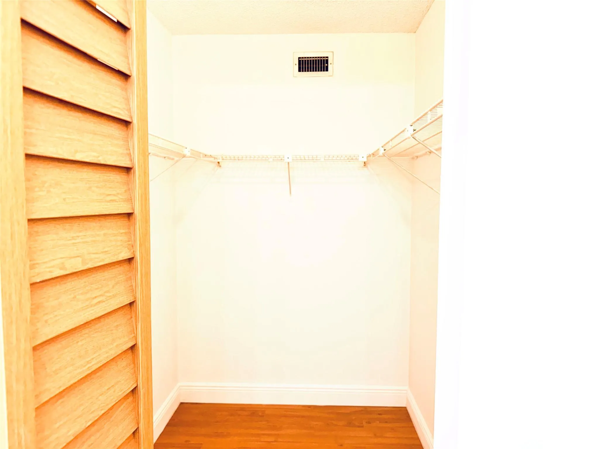 112 Lake Emerald, #206