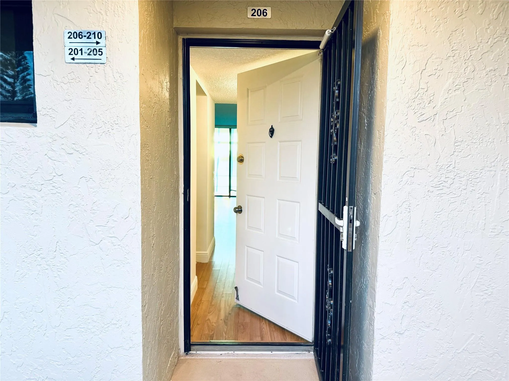 112 Lake Emerald, #206