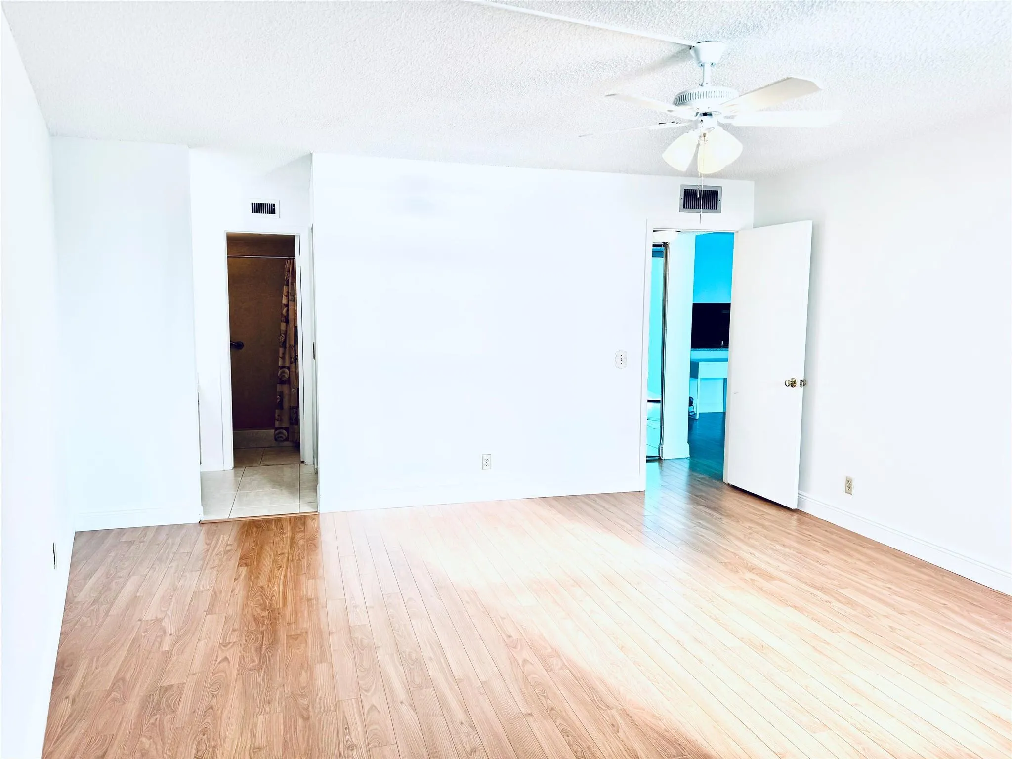 112 Lake Emerald, #206