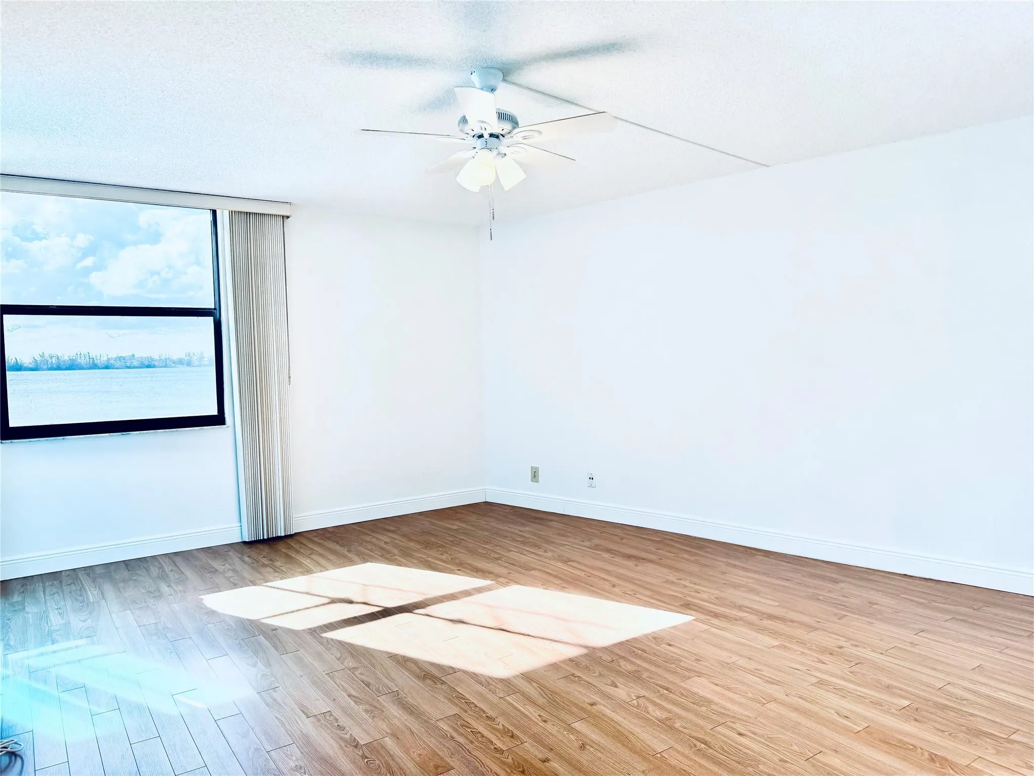 112 Lake Emerald, #206