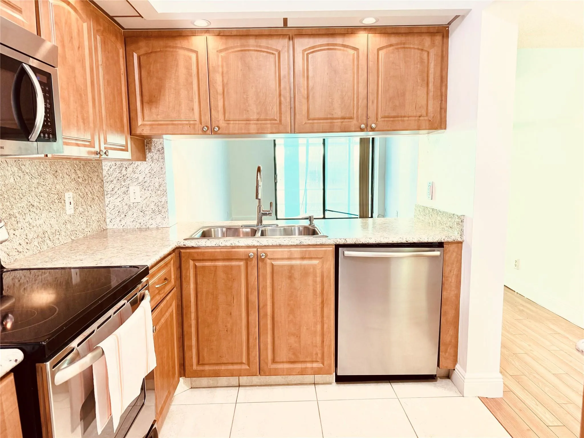 112 Lake Emerald, #206