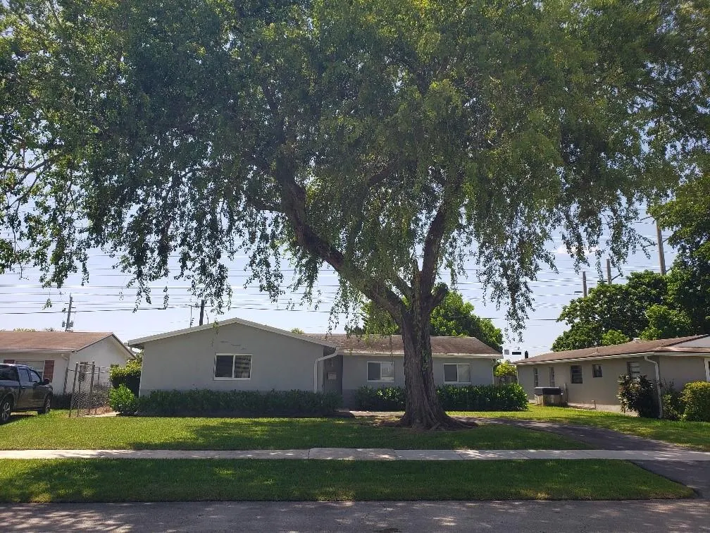 1105 Merion Pl