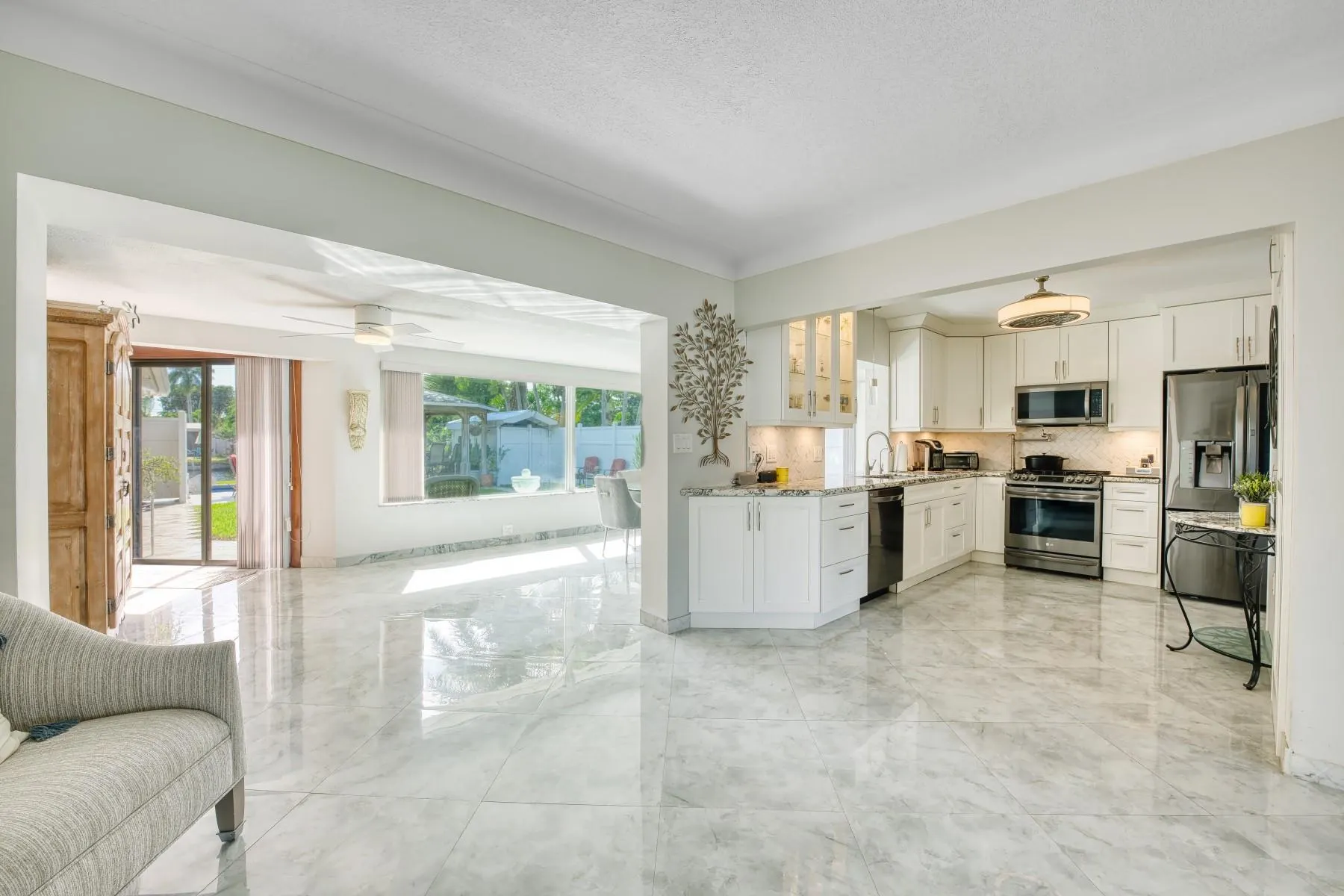 208 NE 30th St