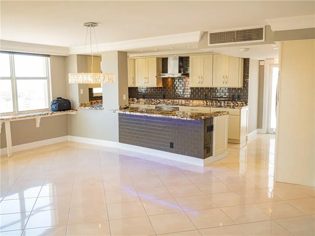 328 N Ocean Blvd, #1008