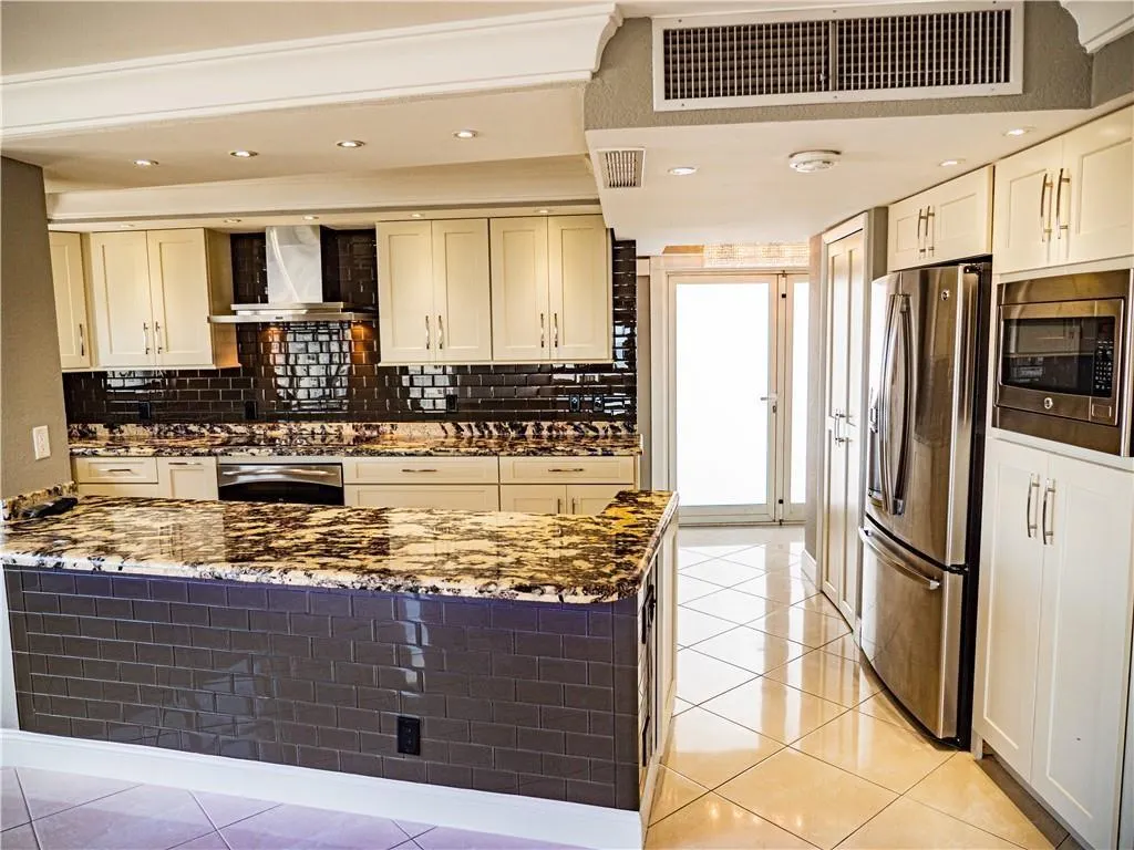 328 N Ocean Blvd, #1008