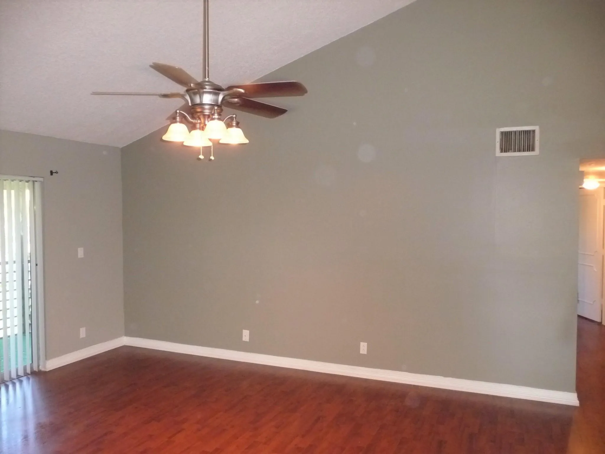 608 Gardens Dr, #204