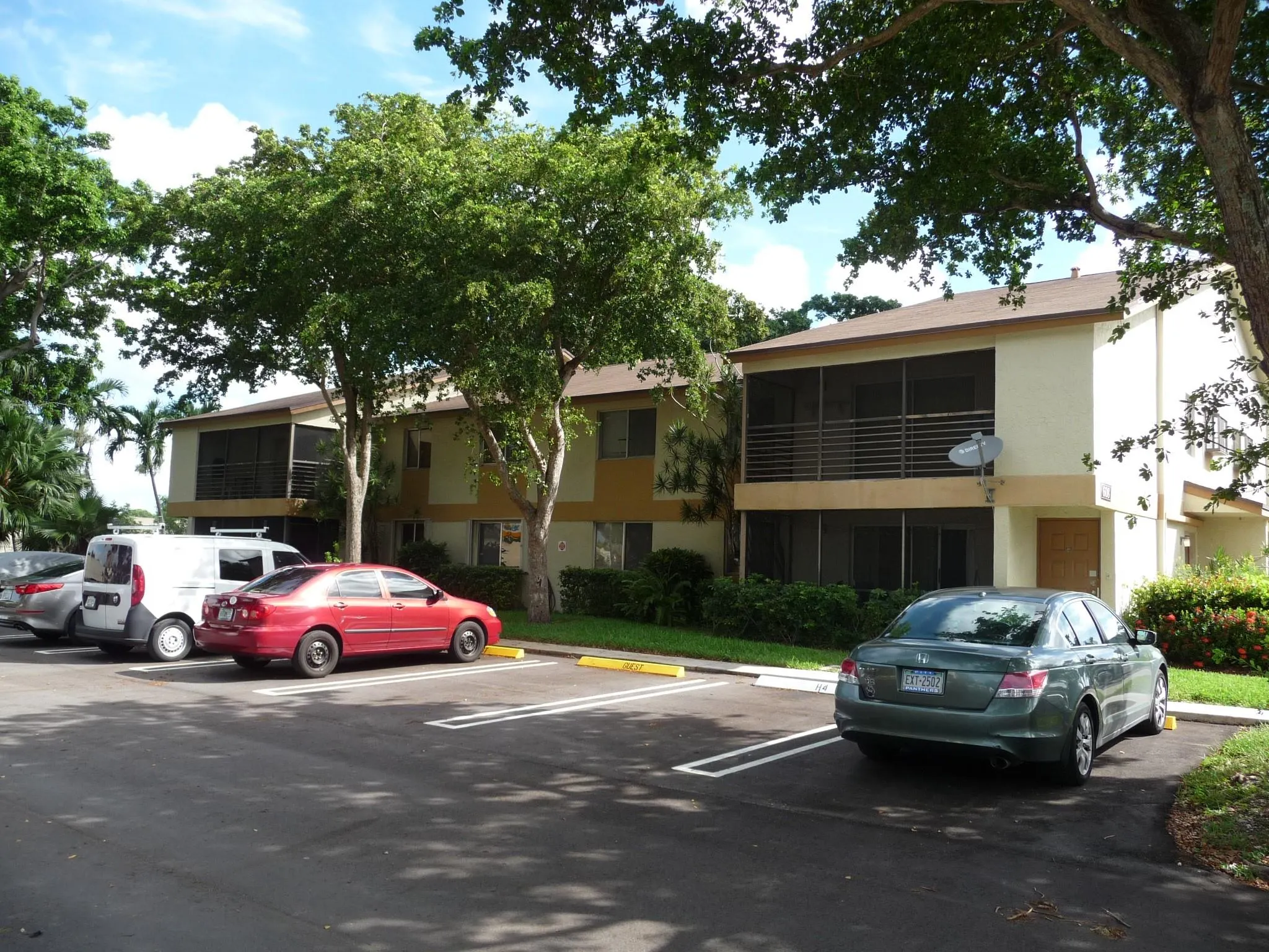 608 Gardens Dr, #204