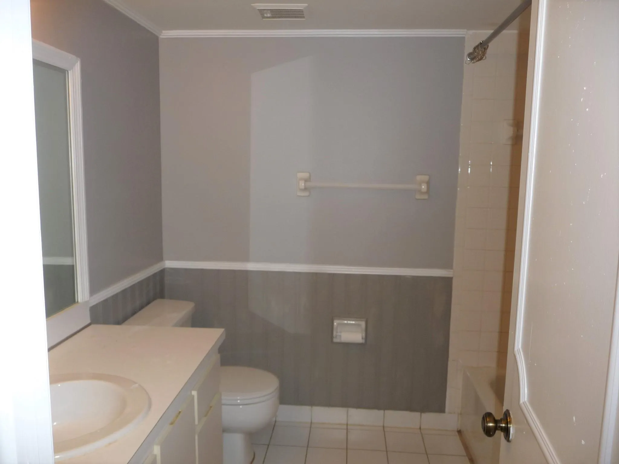 608 Gardens Dr, #204