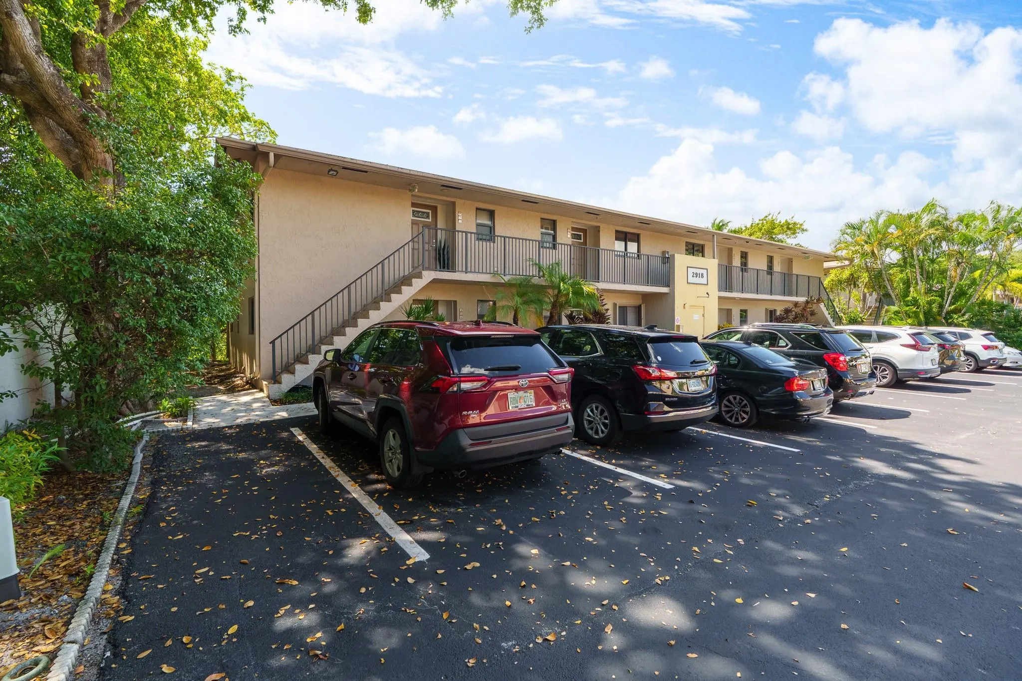 2918 NE 8th Ter, #204