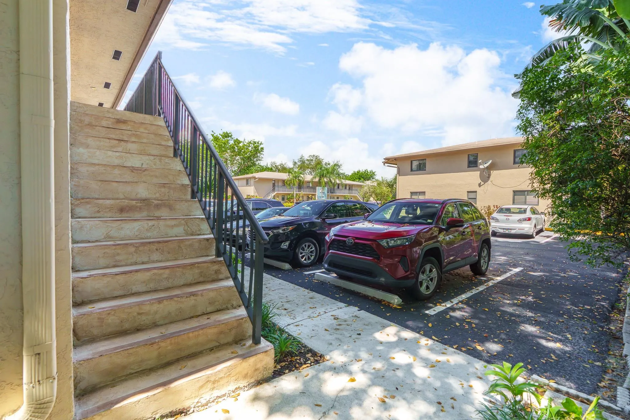 2918 NE 8th Ter, #204