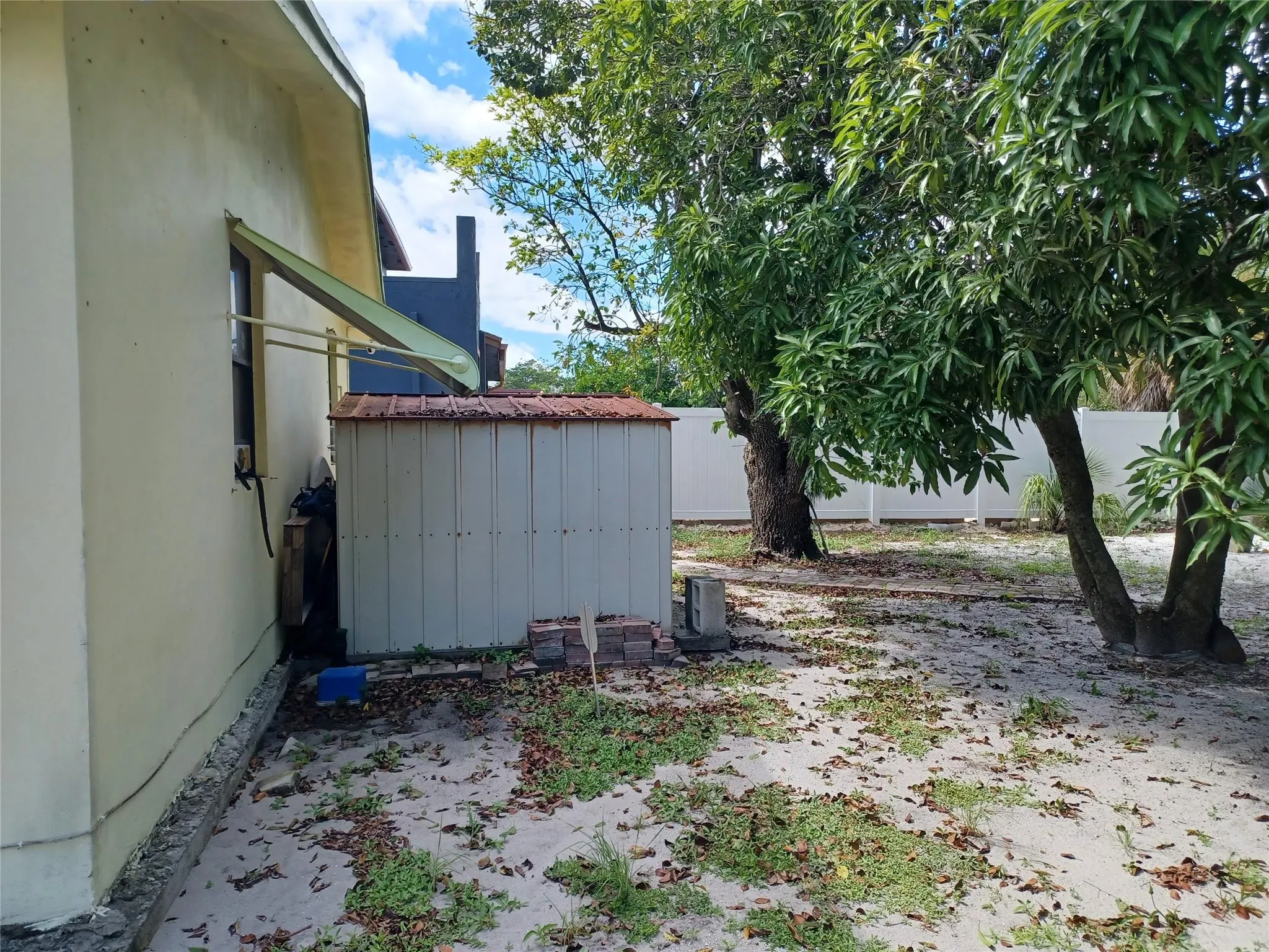 163 SW 4th St
