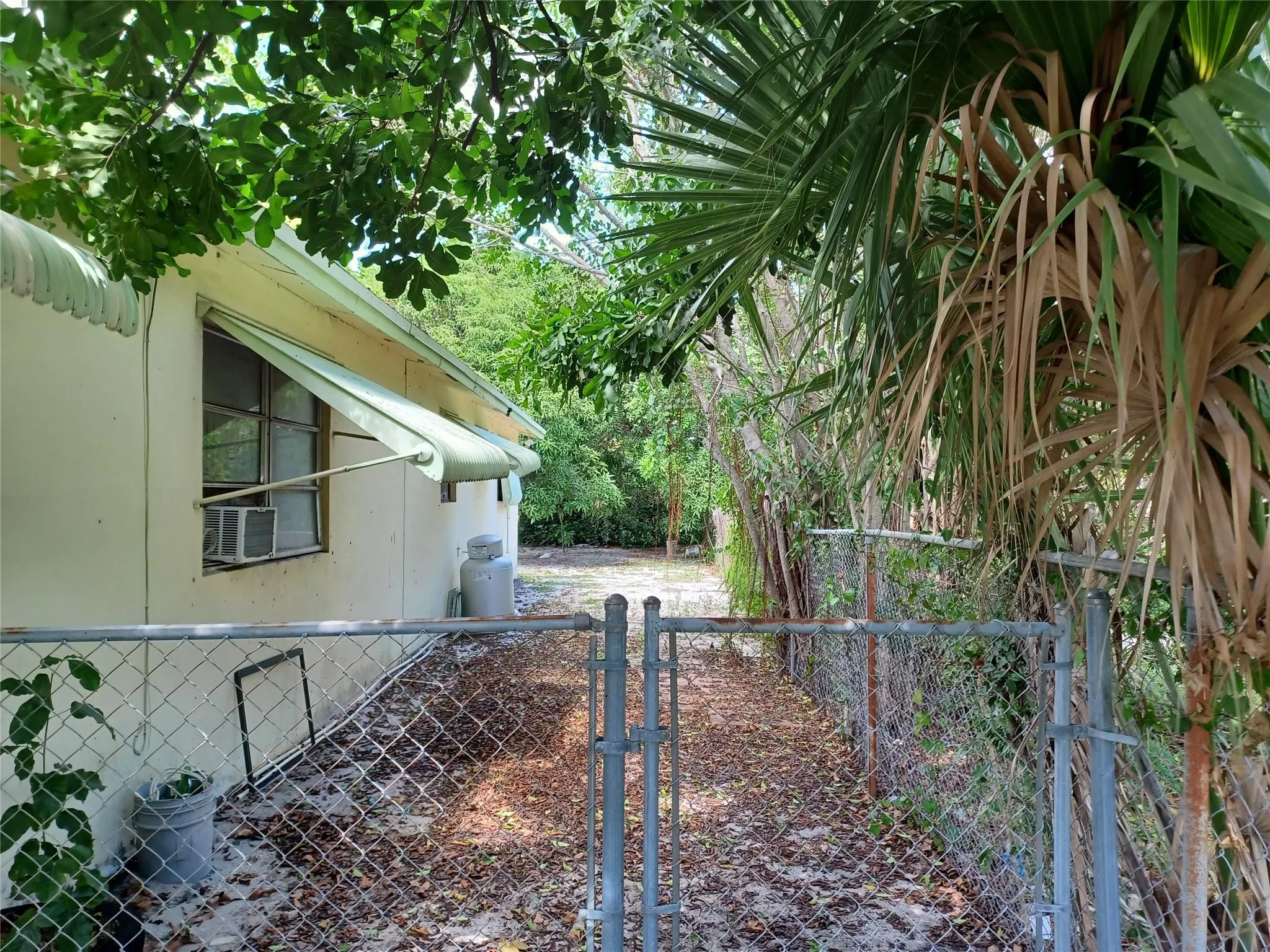 163 SW 4th St