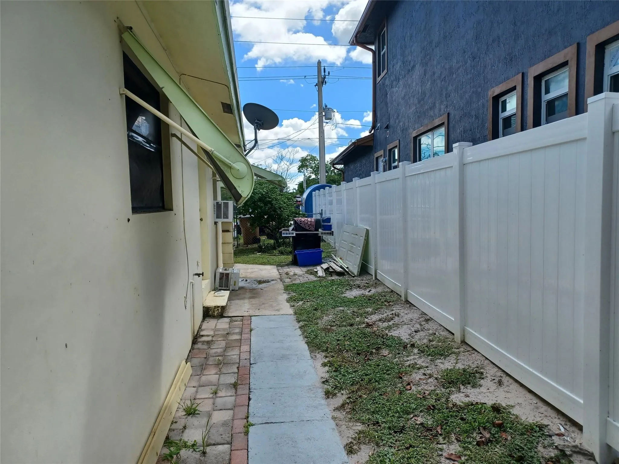 163 SW 4th St