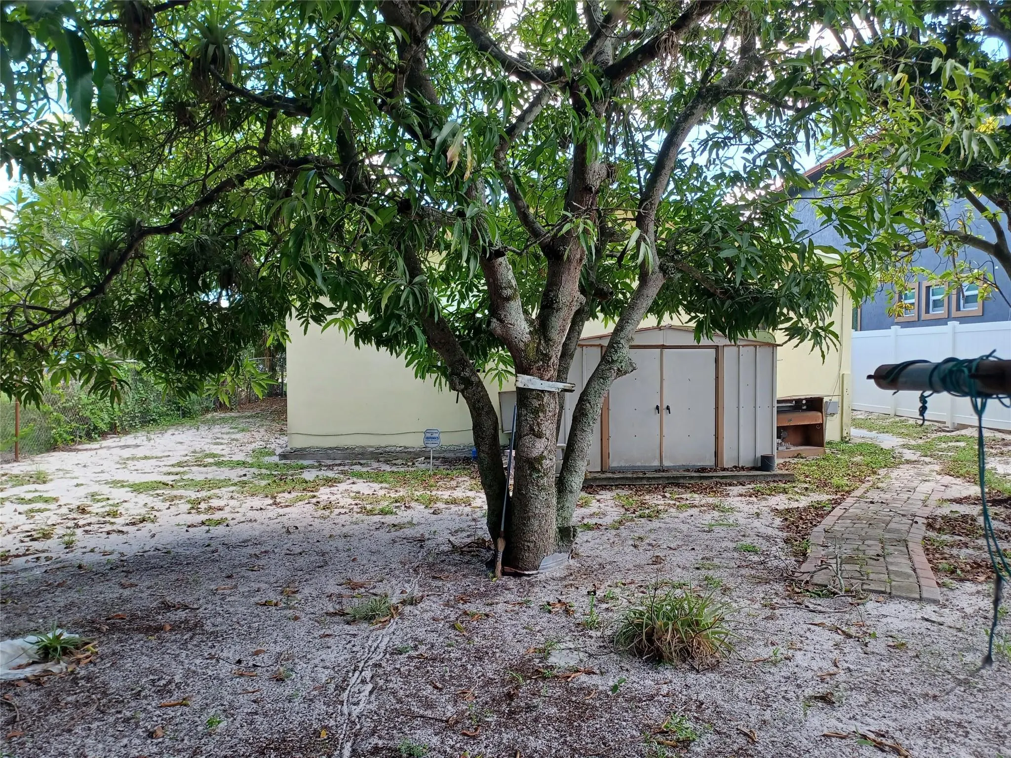 163 SW 4th St