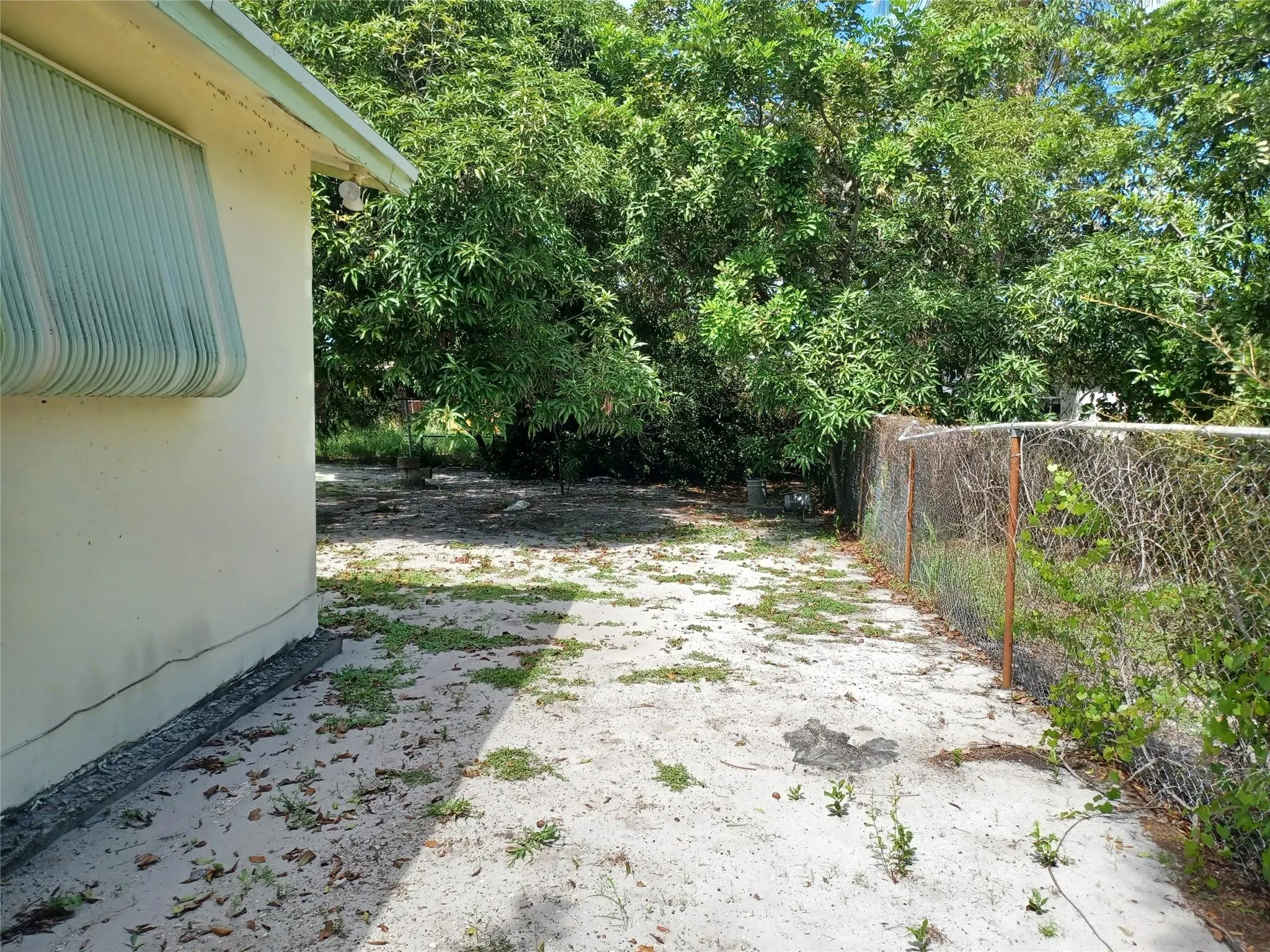 163 SW 4th St