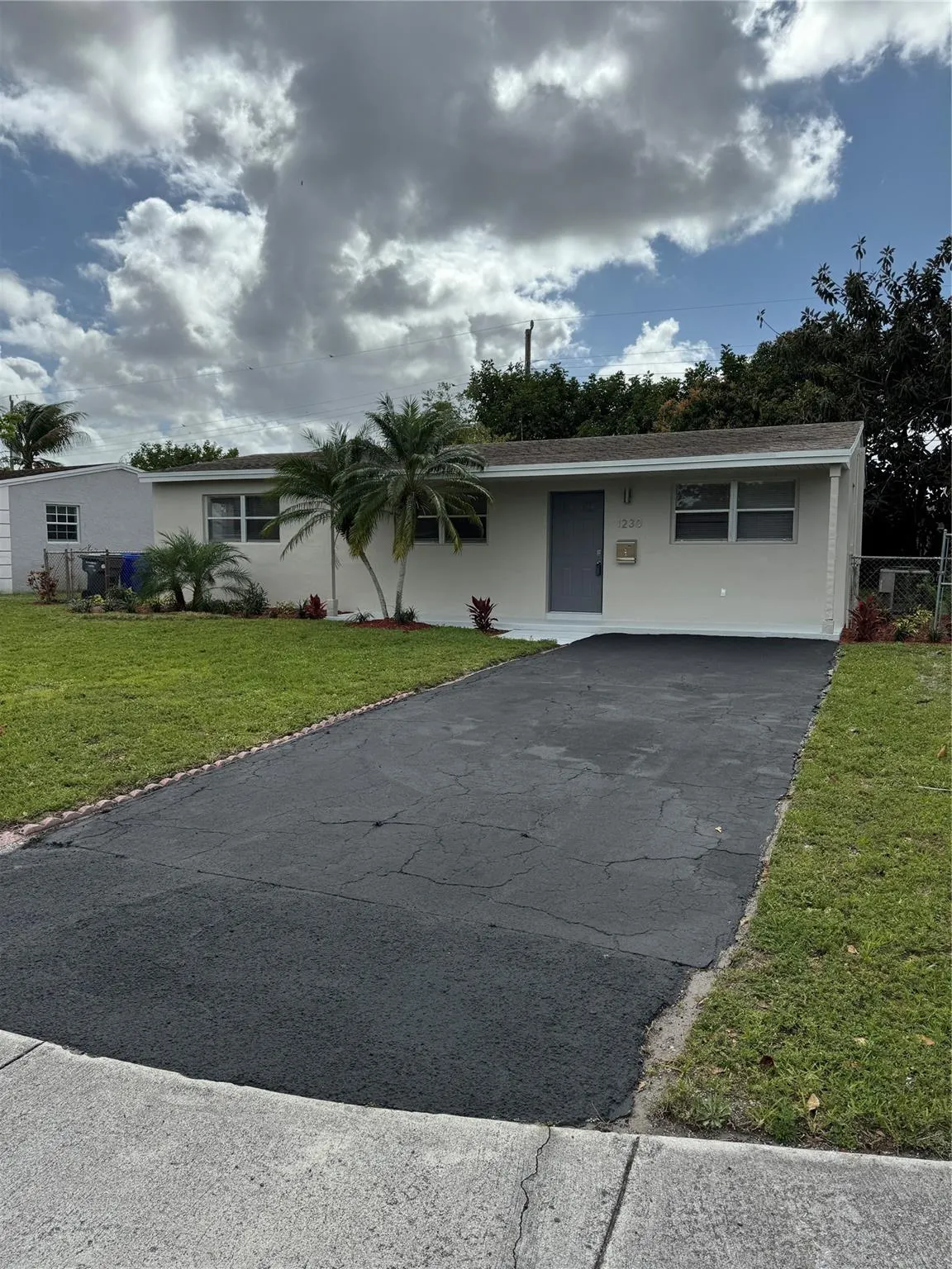 1230 N 70th Way