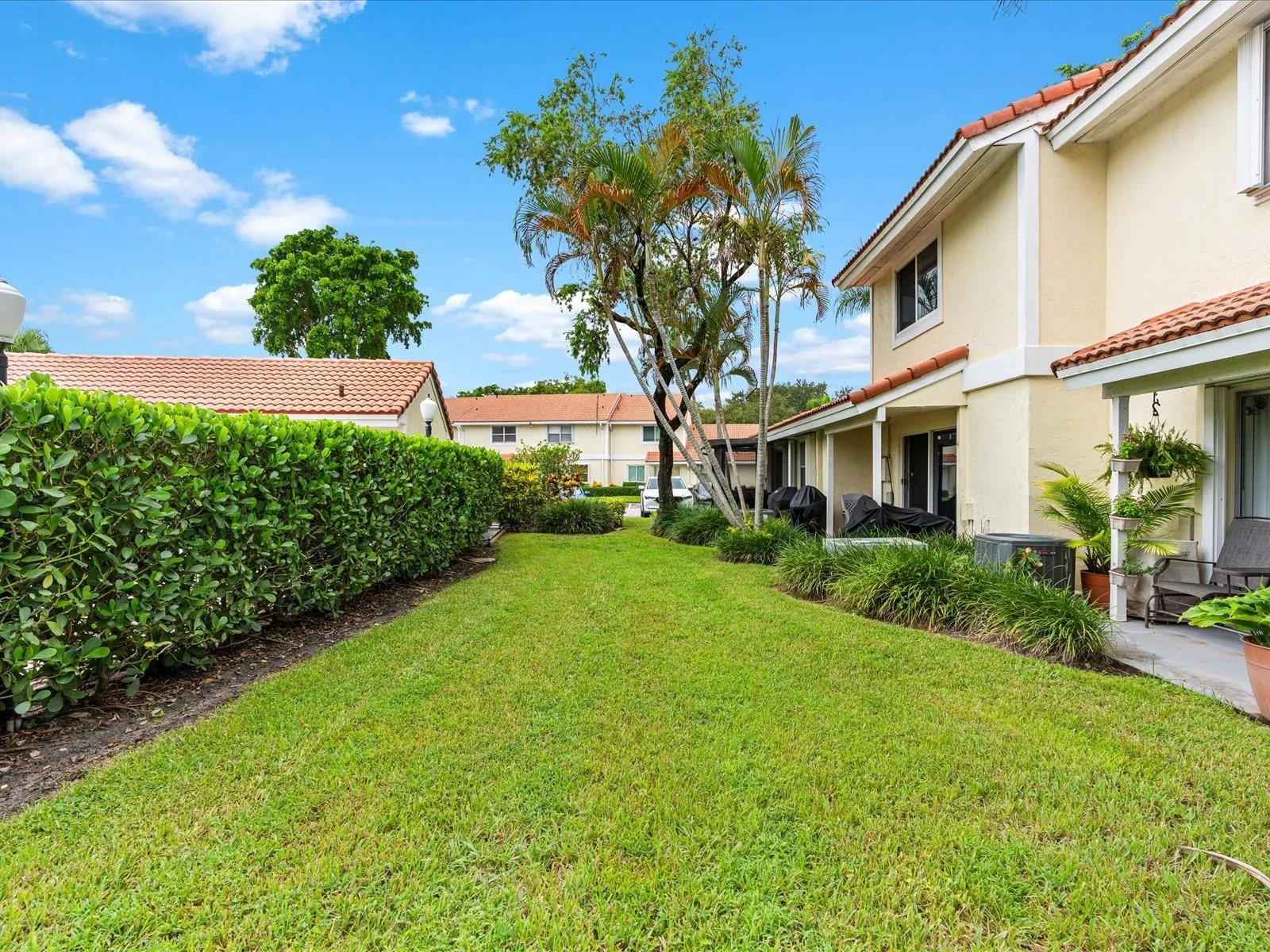 6273 Walk Cir