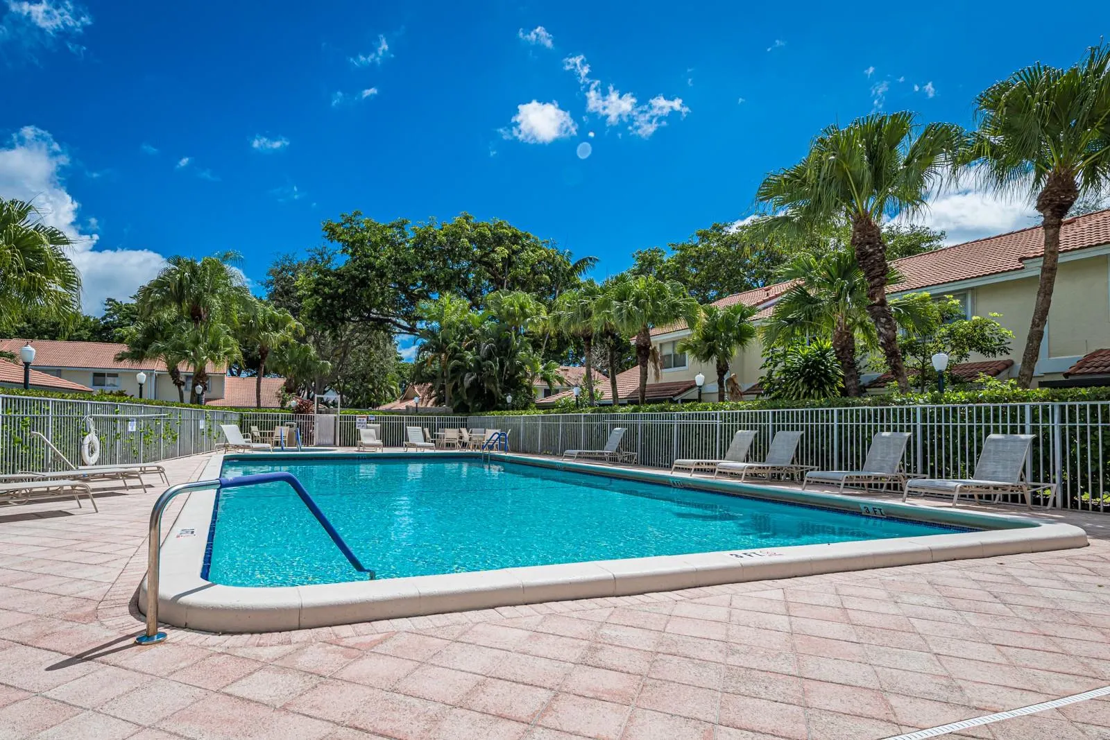 6273 Walk Cir