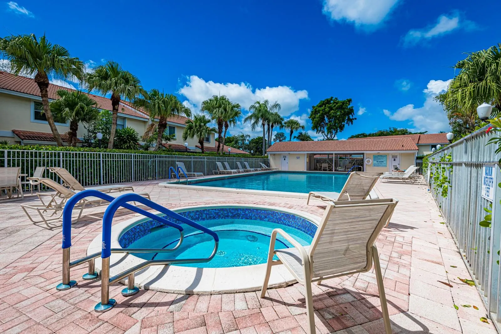 6273 Walk Cir