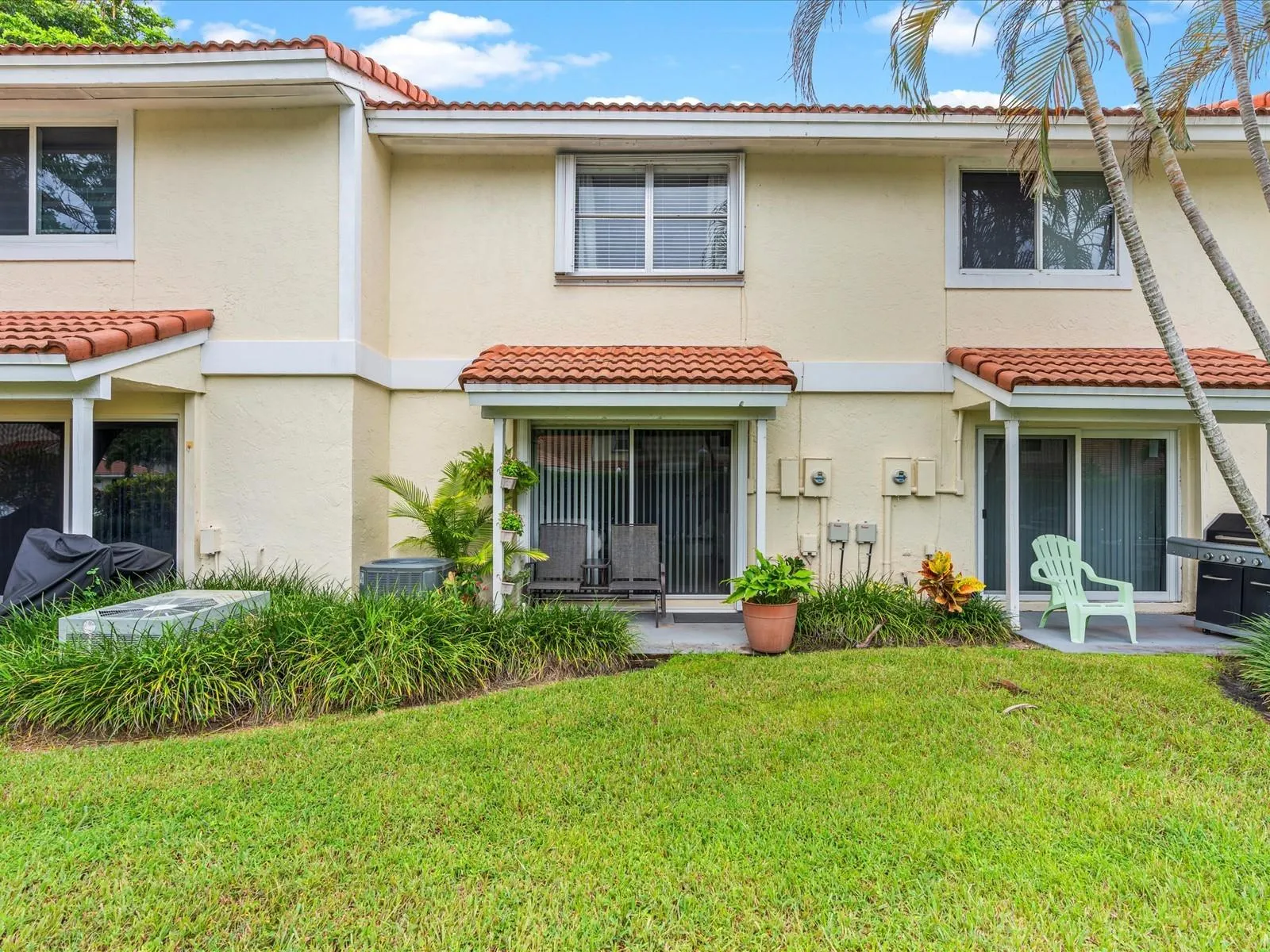 6273 Walk Cir