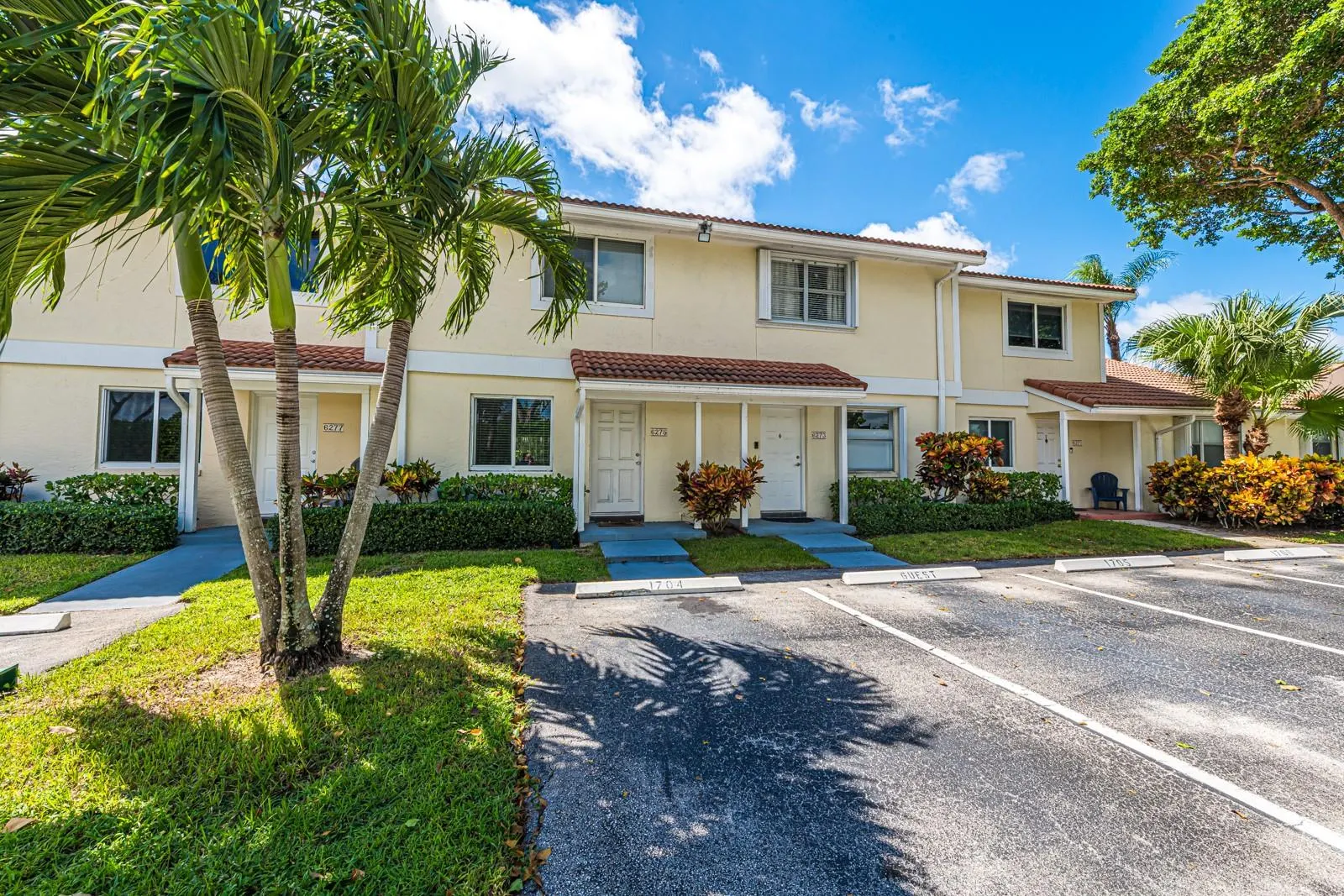 6273 Walk Cir