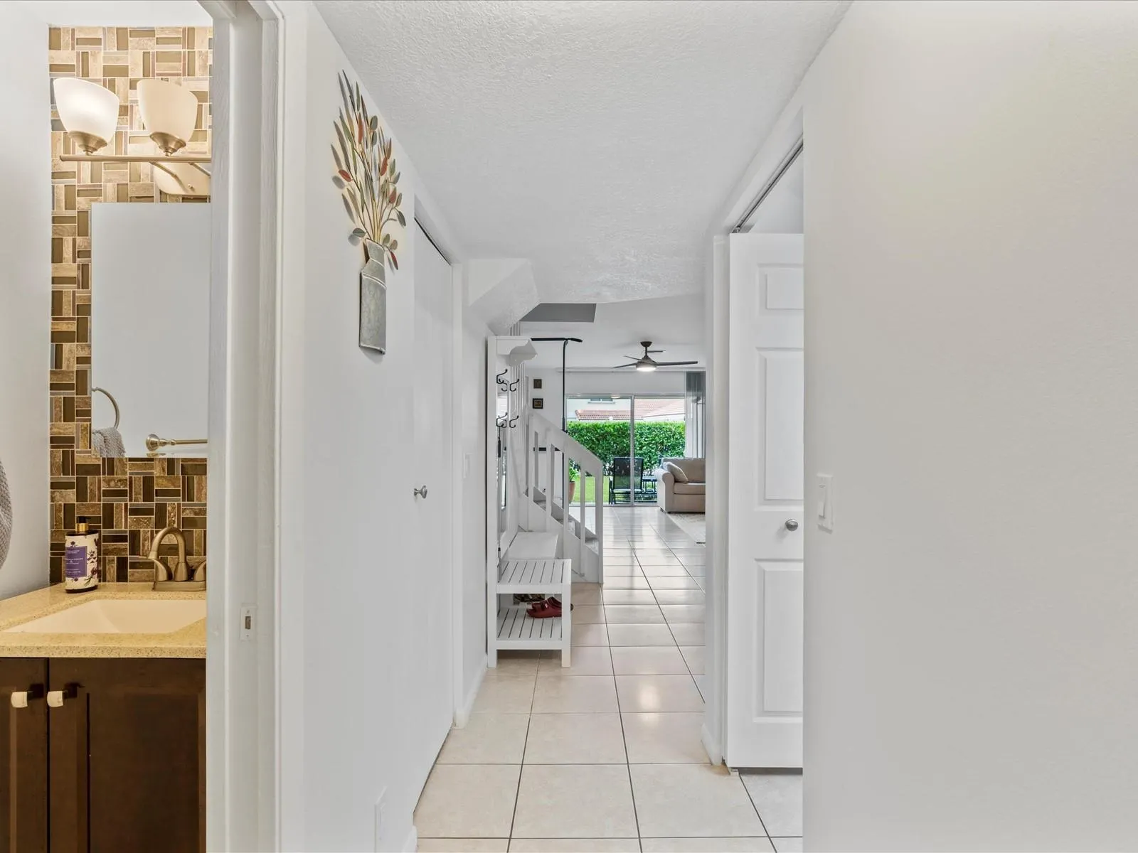 6273 Walk Cir