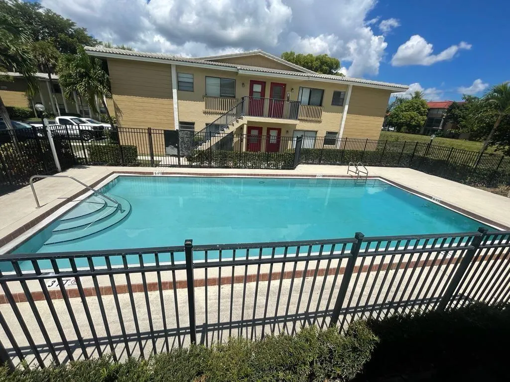 2621 Riverside Dr, #6