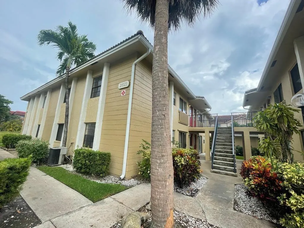 2621 Riverside Dr, #6