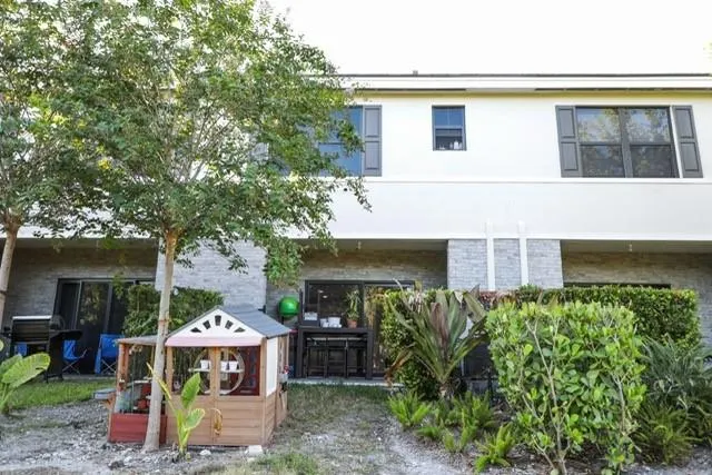 148 SE 5th Ct