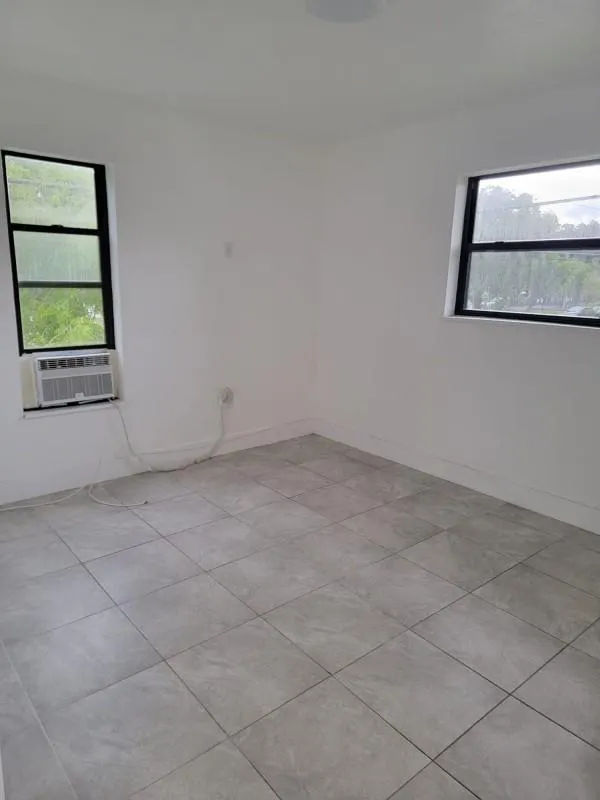 170 NW 59th St, #3