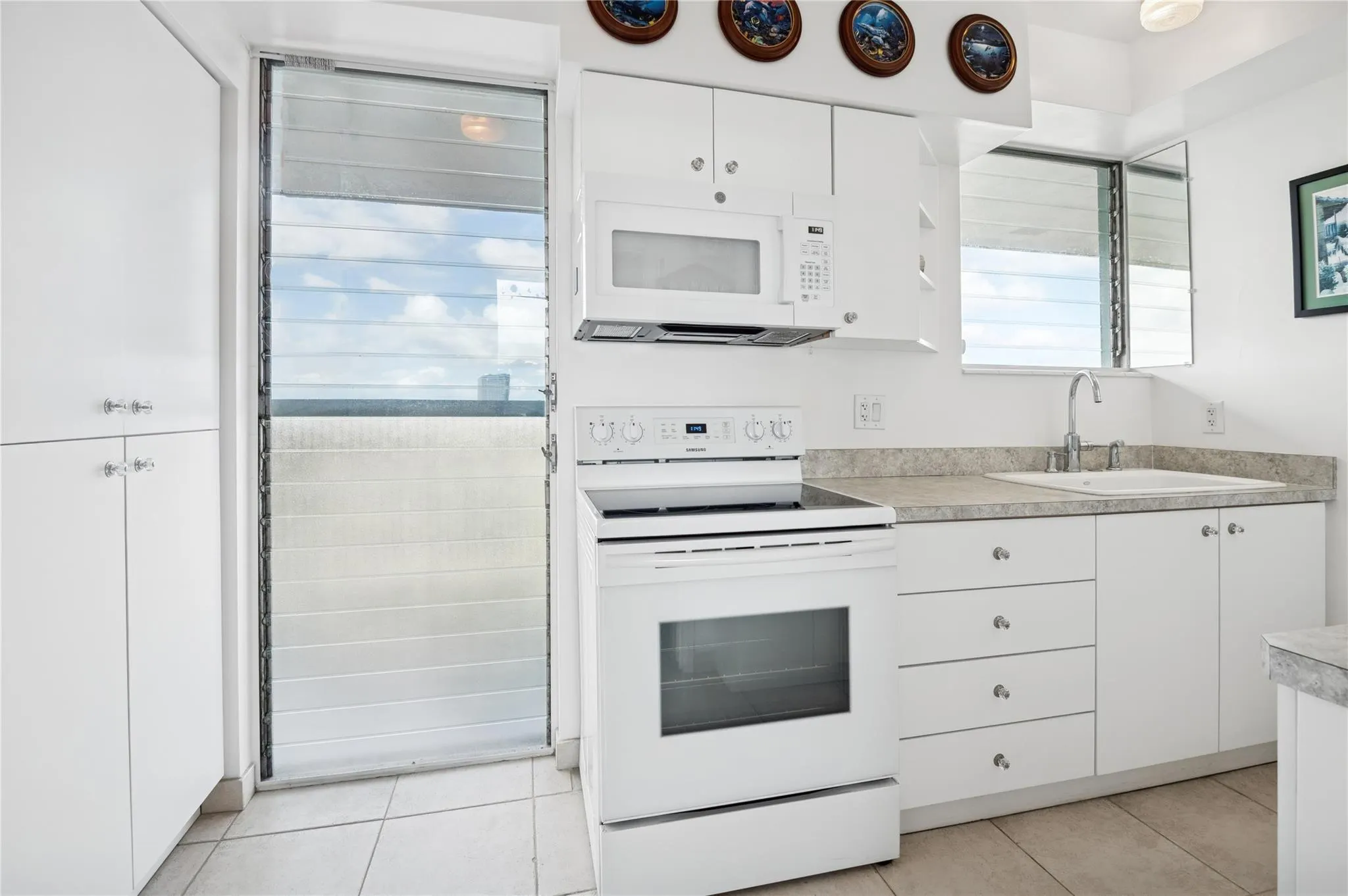 1900 S Ocean Dr, #810