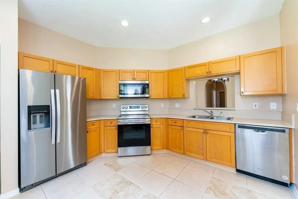 806 SW Rocky Bayou Ter