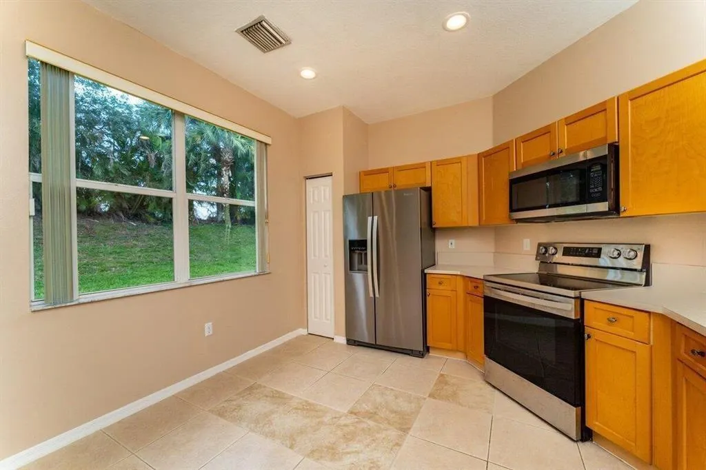 806 SW Rocky Bayou Ter