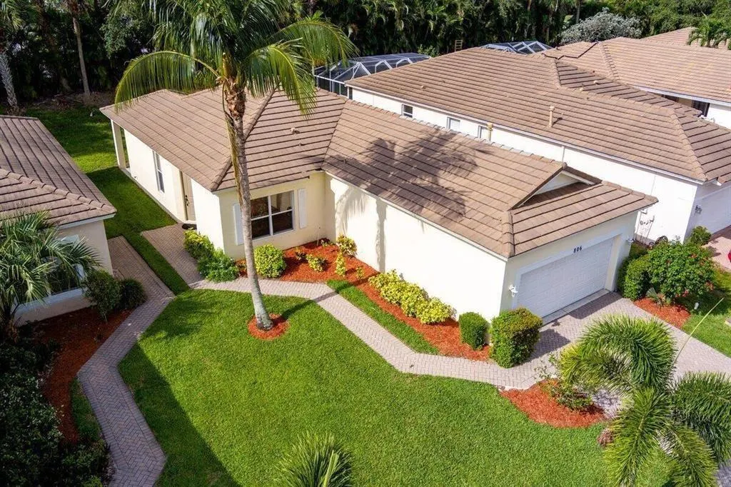 806 SW Rocky Bayou Ter