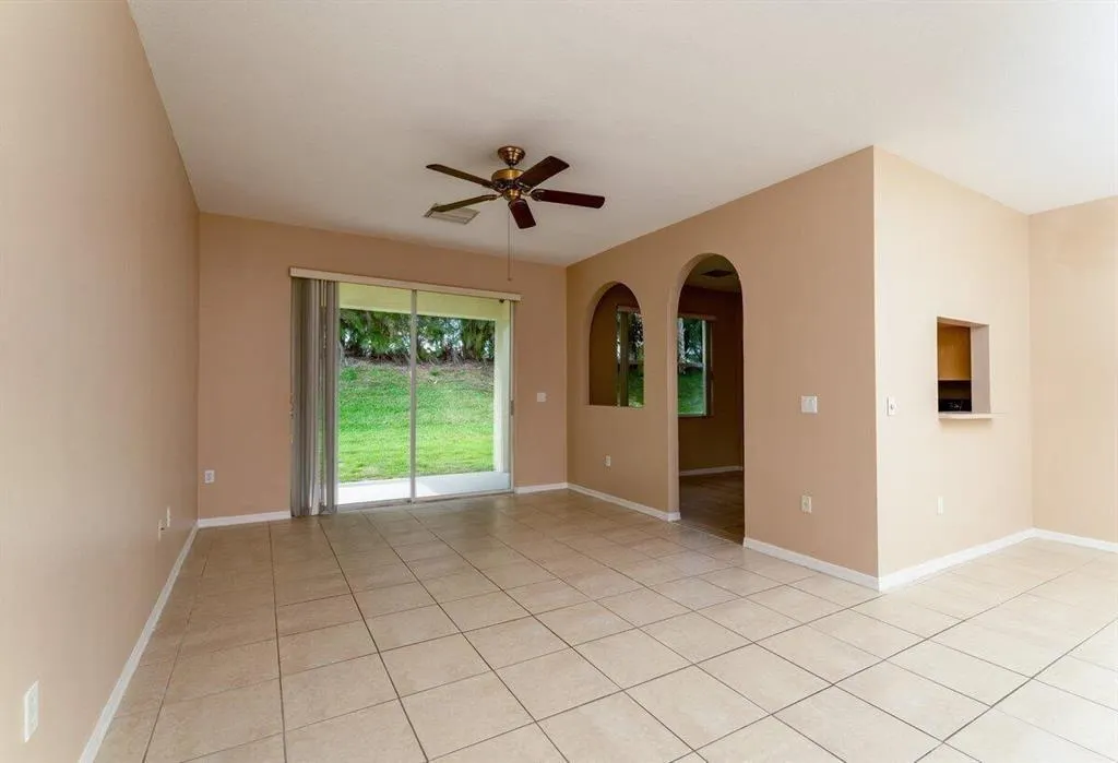 806 SW Rocky Bayou Ter