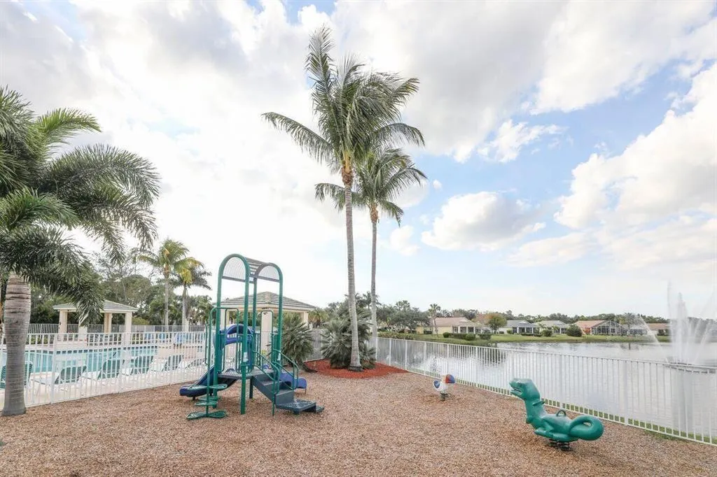 806 SW Rocky Bayou Ter
