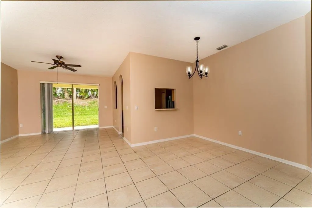 806 SW Rocky Bayou Ter