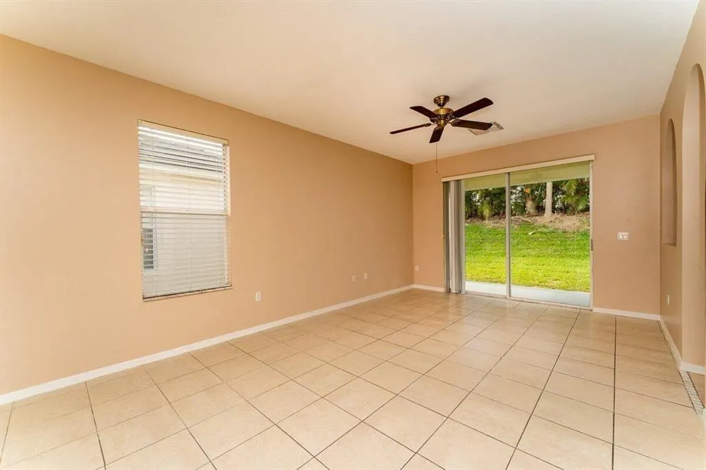 806 SW Rocky Bayou Ter
