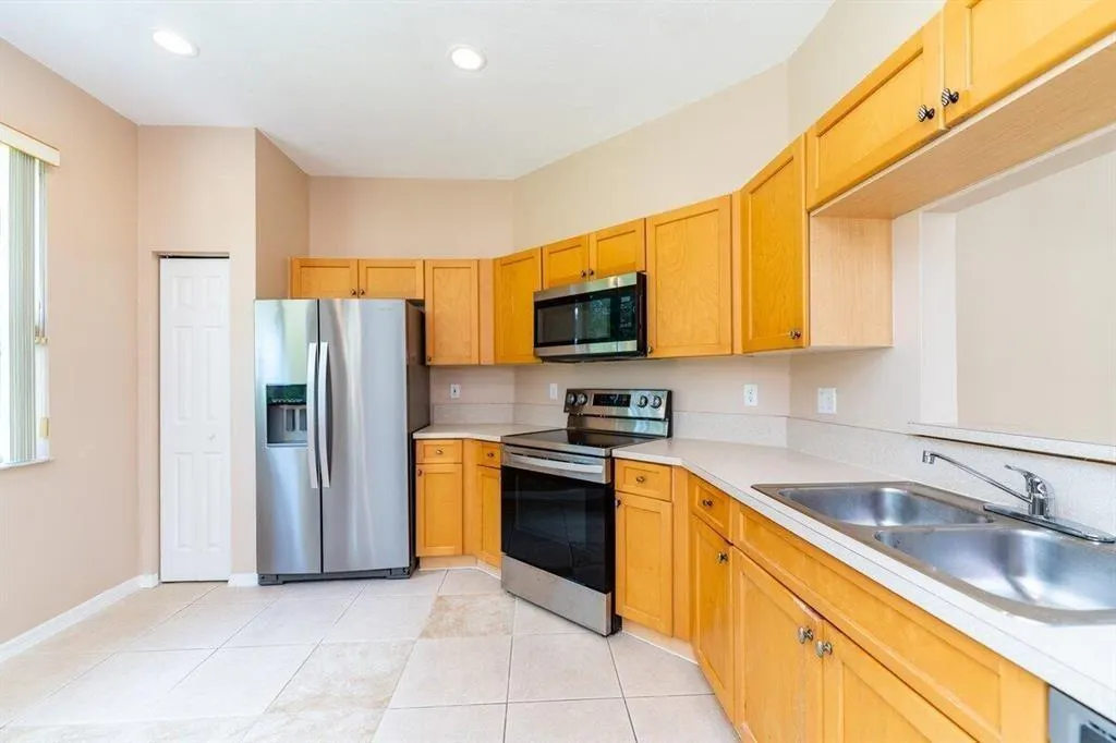 806 SW Rocky Bayou Ter